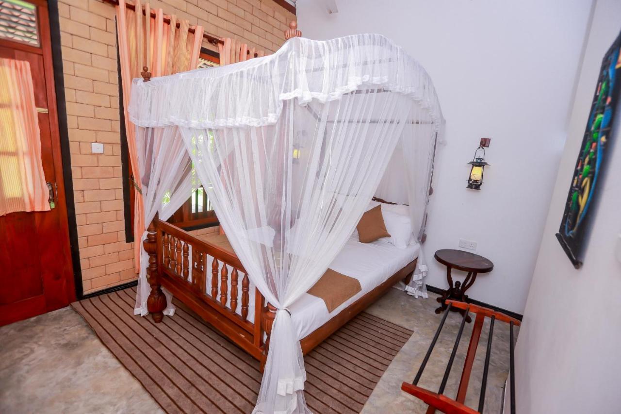 Dandelion - Unawatuna Buitenkant foto